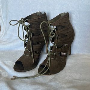 Shoedazzle olive green high heels. Size 9.5